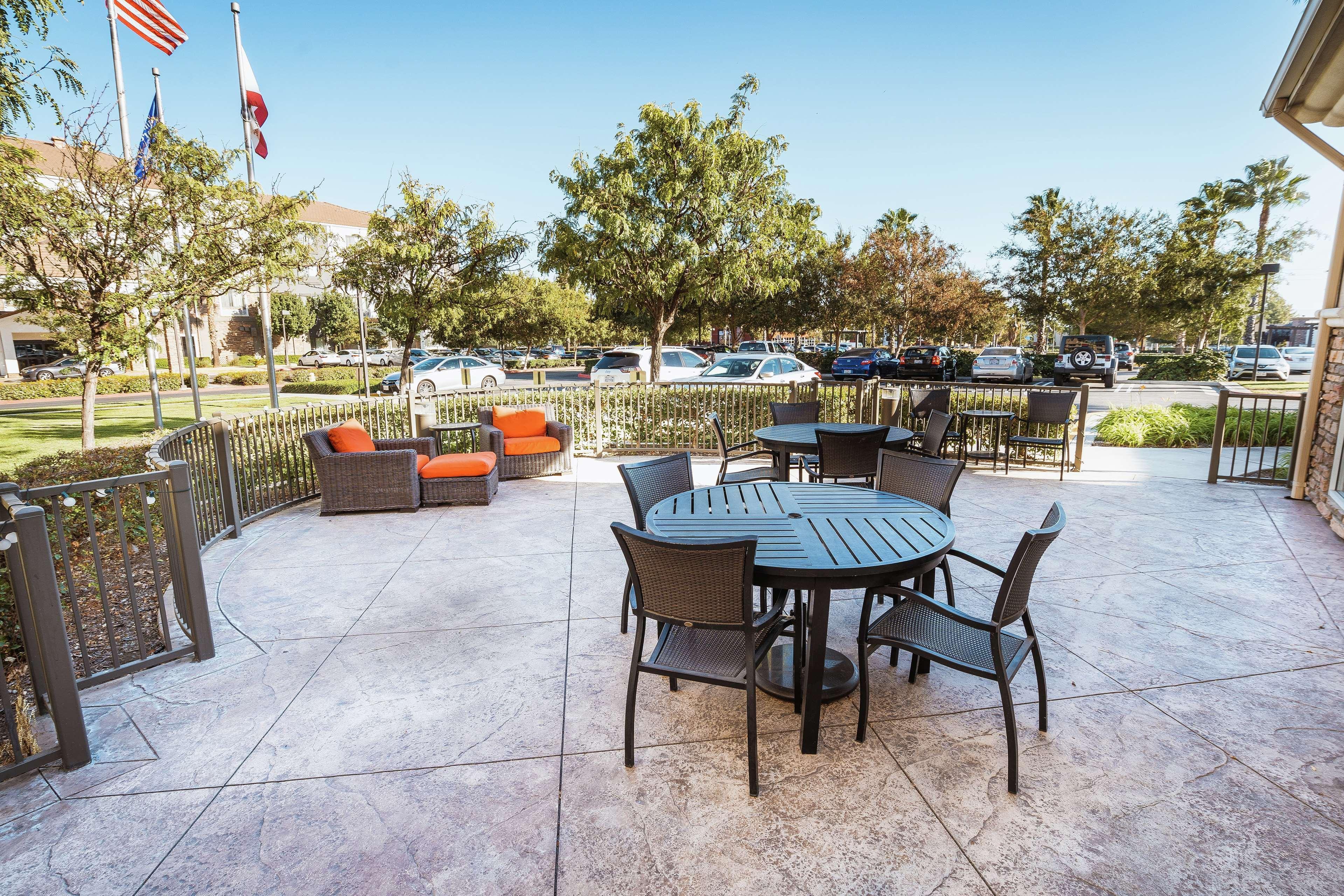 Hilton Garden Inn Ontario Rancho Cucamonga Ngoại thất bức ảnh