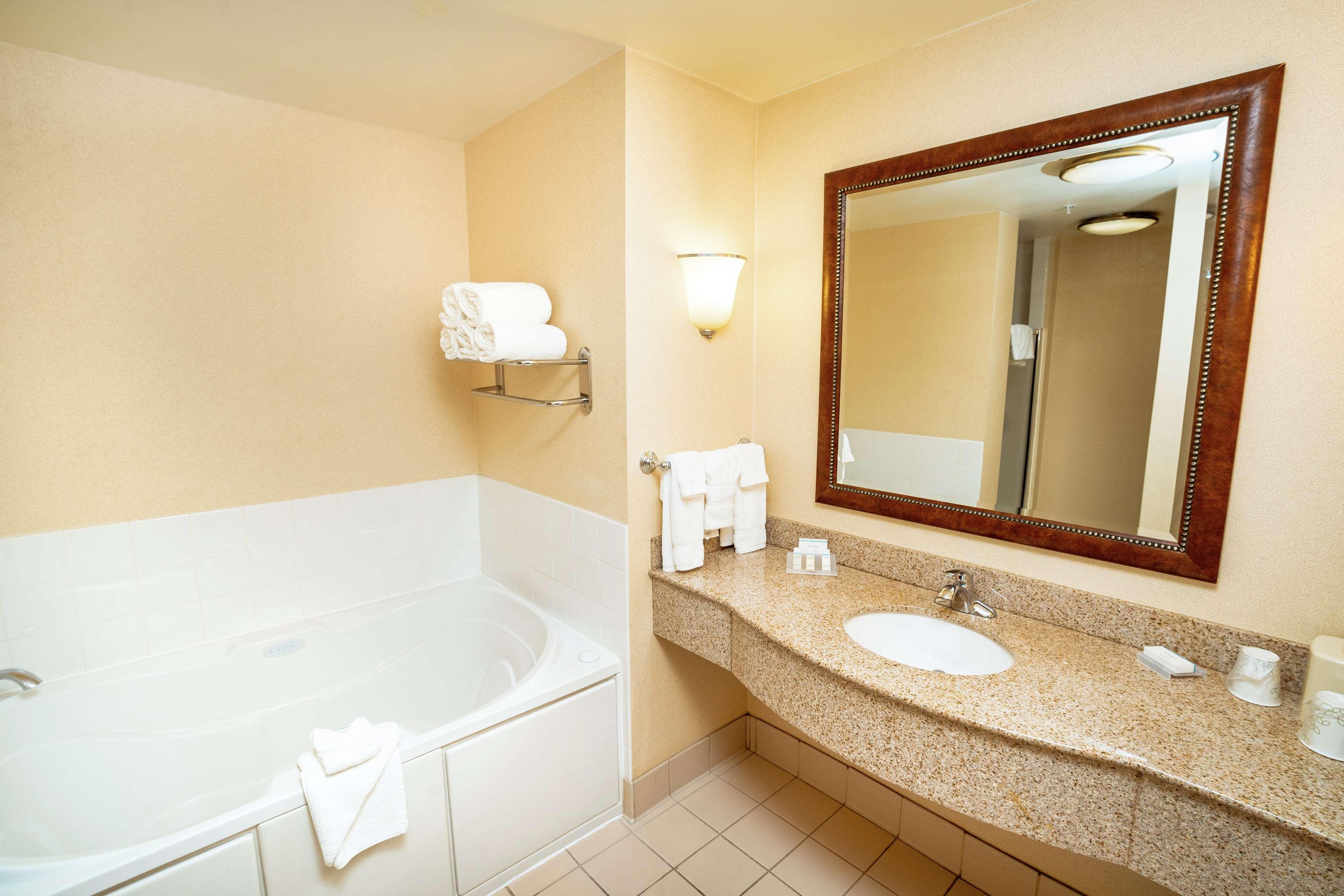 Hilton Garden Inn Ontario Rancho Cucamonga Ngoại thất bức ảnh