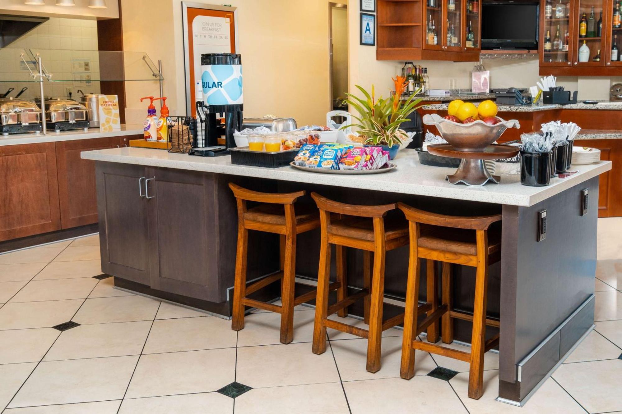 Hilton Garden Inn Ontario Rancho Cucamonga Ngoại thất bức ảnh